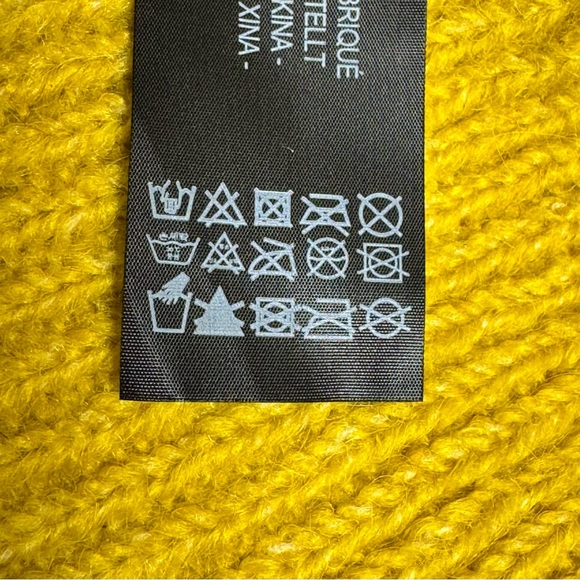 Zᴀʀᴀ Tʜɪᴄᴋ Kɴɪᴛ Rɪʙʙᴇᴅ Bᴇᴀɴɪᴇ ɪɴ Cʜᴀʀᴛʀᴇᴜsᴇ - Picture 15 of 15